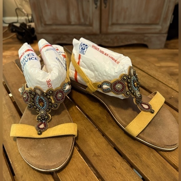 Patrizia Spring Step Sandals with gold suede straps and faux jewels. Size 8 GUC - Picture 3 of 11